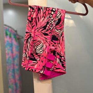 A Jungle in Here. Cropped leggings. BNWOT. Never worn. Size small.